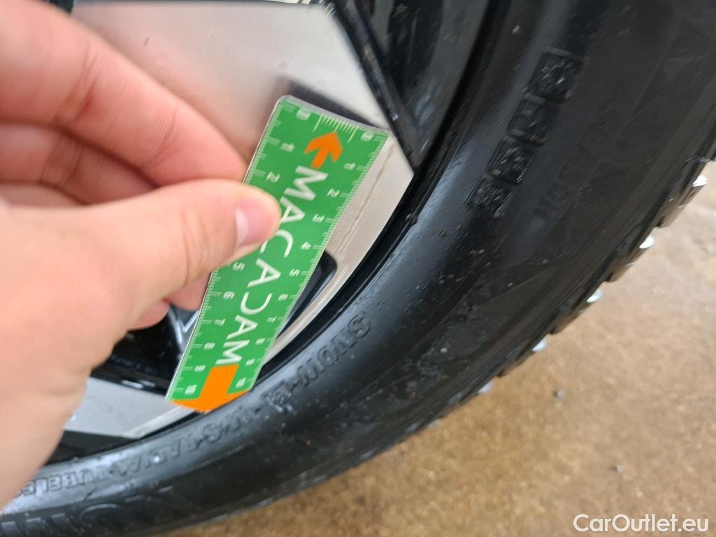  KIA  Sportage KIA  / 2021 / 5P / SUV 1.6 T-GDI 265 PHEV AUTO 4WD DESIGN #8