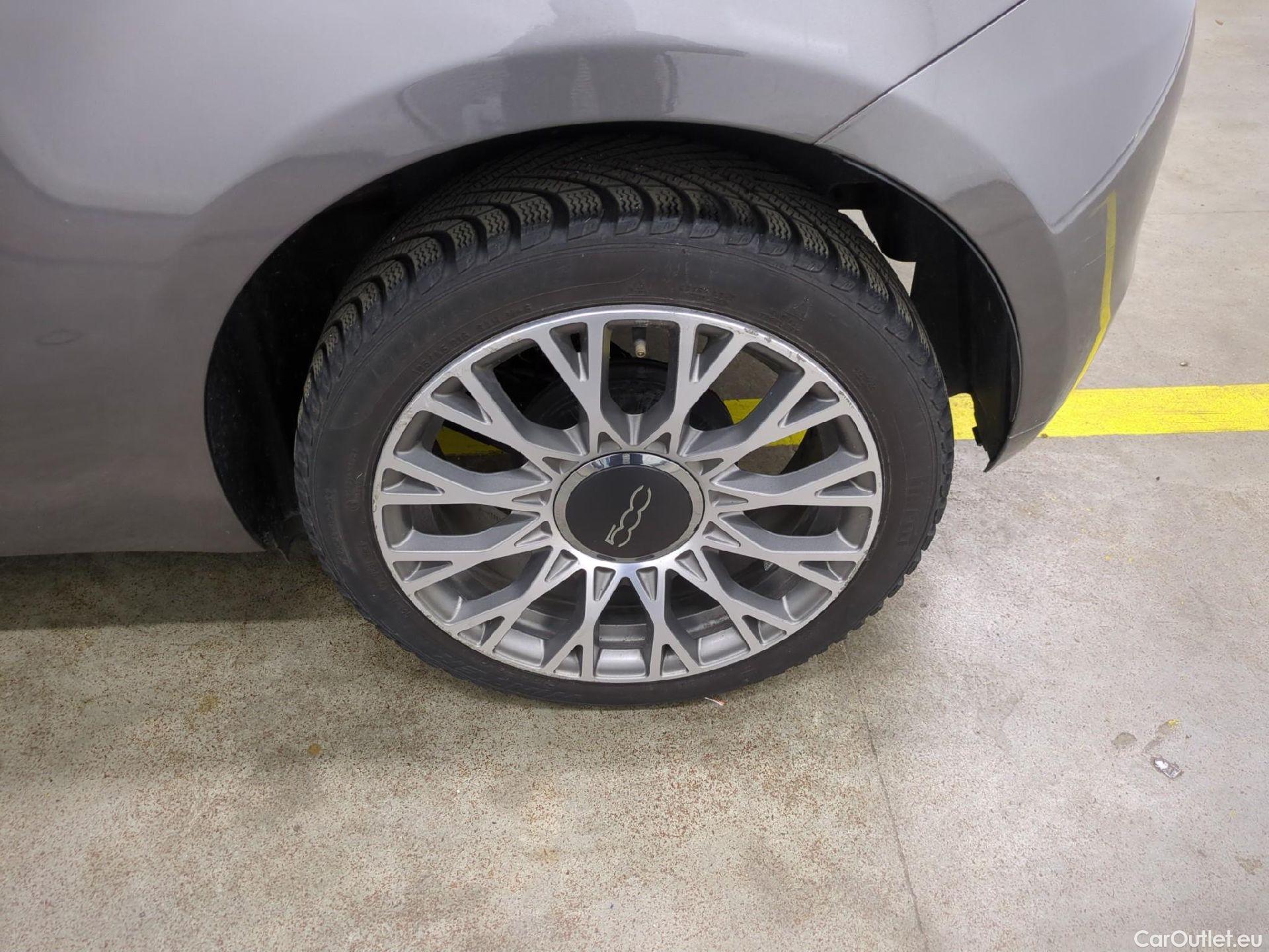  Fiat  500 FIAT  / 2015 / 3P / Berline 1.0 70ch BSG Star #4