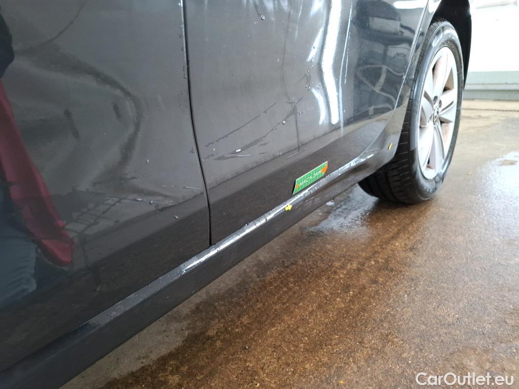  Volkswagen  Golf  VOLKSWAGEN / 2020 / 5P / Berline 1.0 eTSI OPF 110 DSG7 Life Business #1