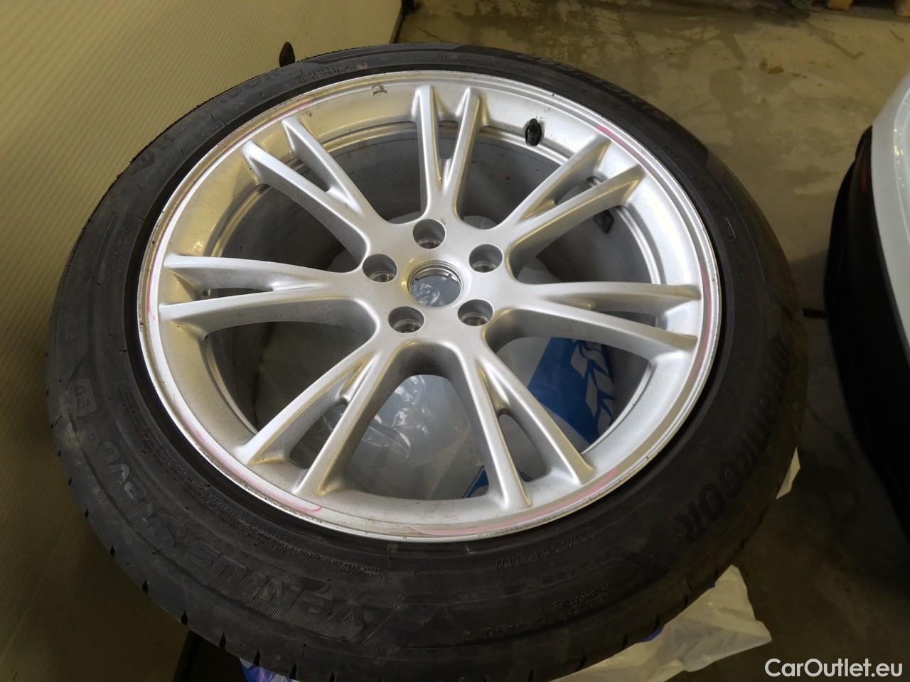  Tesla  Model Y  Long-Range AWD #2