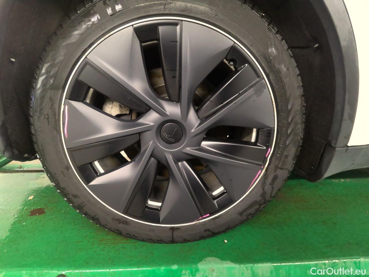  Tesla  Model Y  Long-Range AWD #7