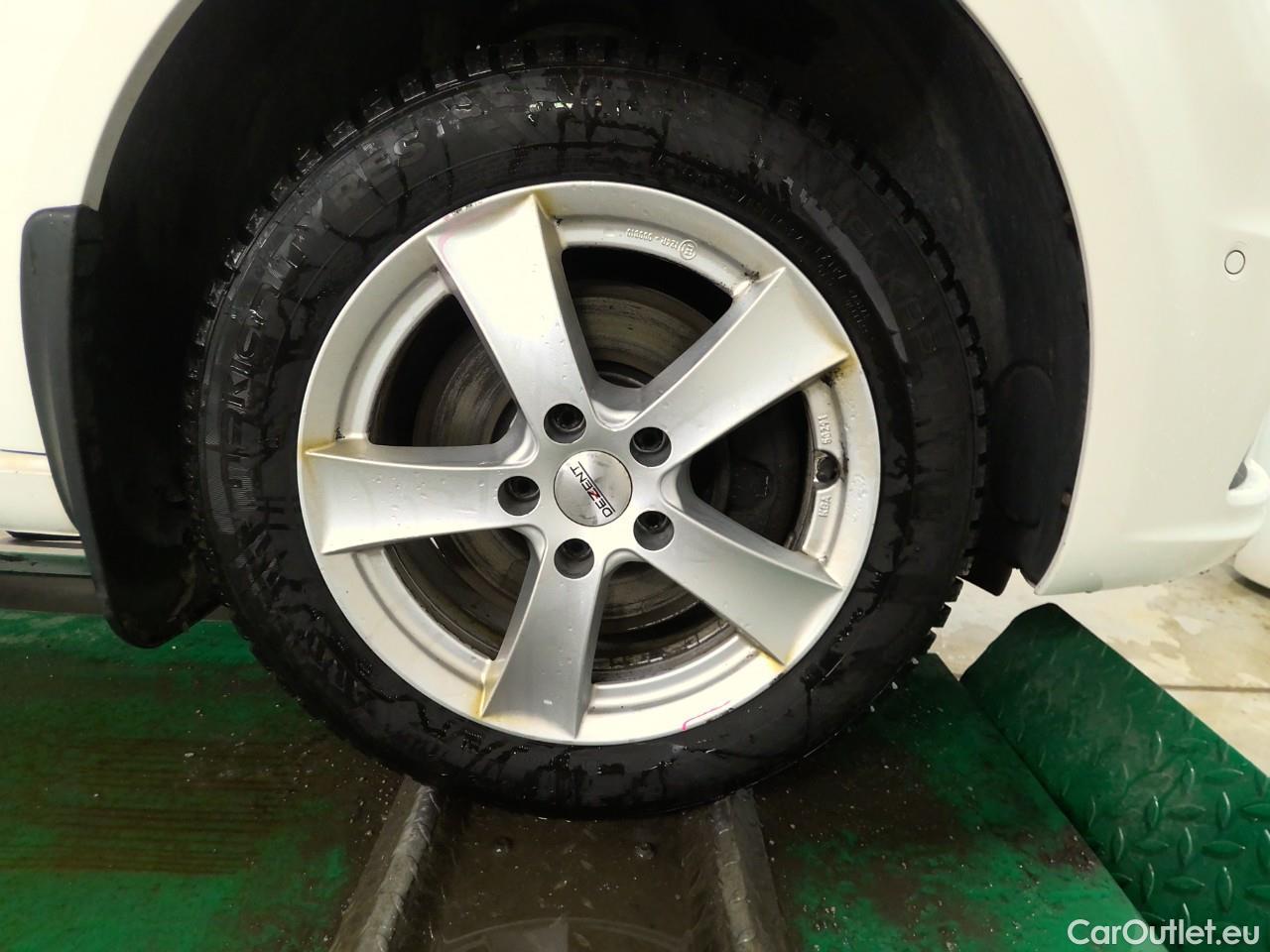  Volkswagen  Caddy  TDI 110 Maxi 4WD Aut. #2