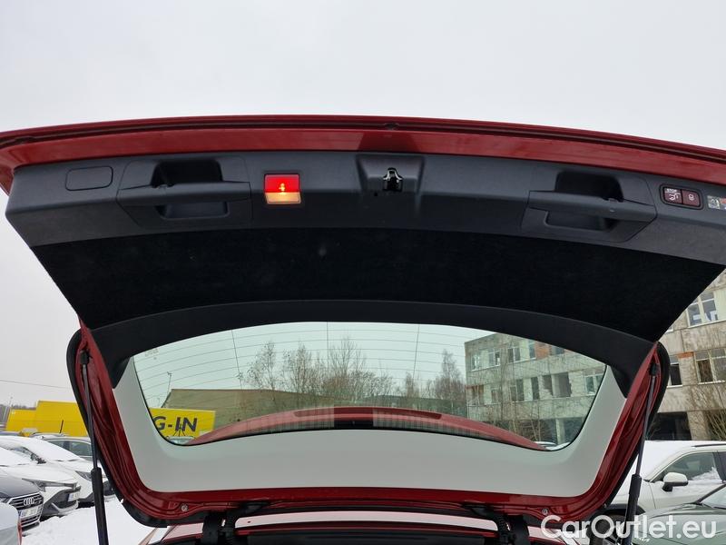  Mercedes  E-Klasse  W212 (2009) E 200 T 4MATIC AT 5d #20