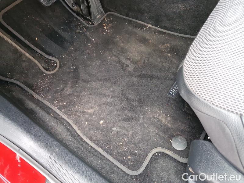  Mercedes  E-Klasse  W212 (2009) E 200 T 4MATIC AT 5d #17