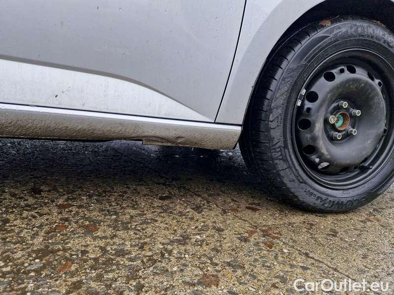  Skoda  Fabia  Combi (2015) Com.1.0TSI 70 Ambition 5d #17