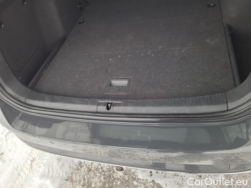  Volkswagen  Golf  VII Variant  (BV5)(2017->) Var. 1.6TDI 85 CL #9