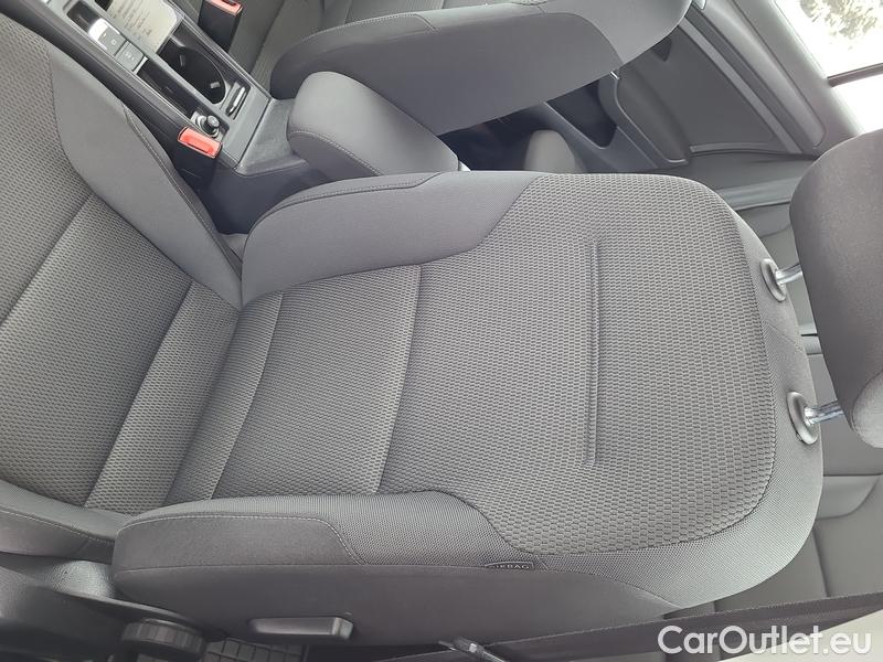  Volkswagen  Golf  VII Variant  (BV5)(2017->) Var. 1.6TDI 85 CL #6