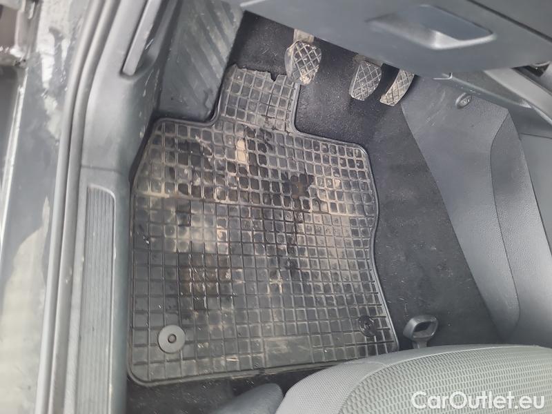  Volkswagen  Golf  VII Variant  (BV5)(2017->) Var. 1.6TDI 85 CL #3