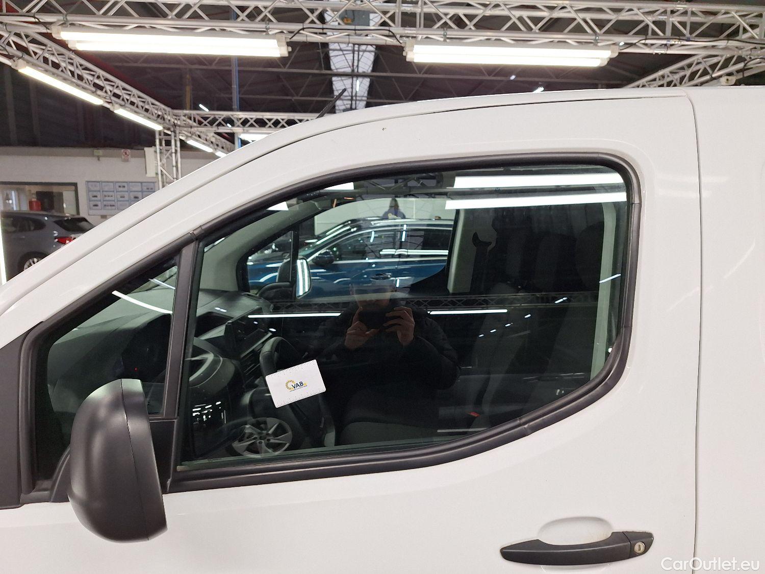  Peugeot  Partner Peugeot, _ '18, Peugeot  1.5 BHDi L1 Light 55kW S/S Premium #1