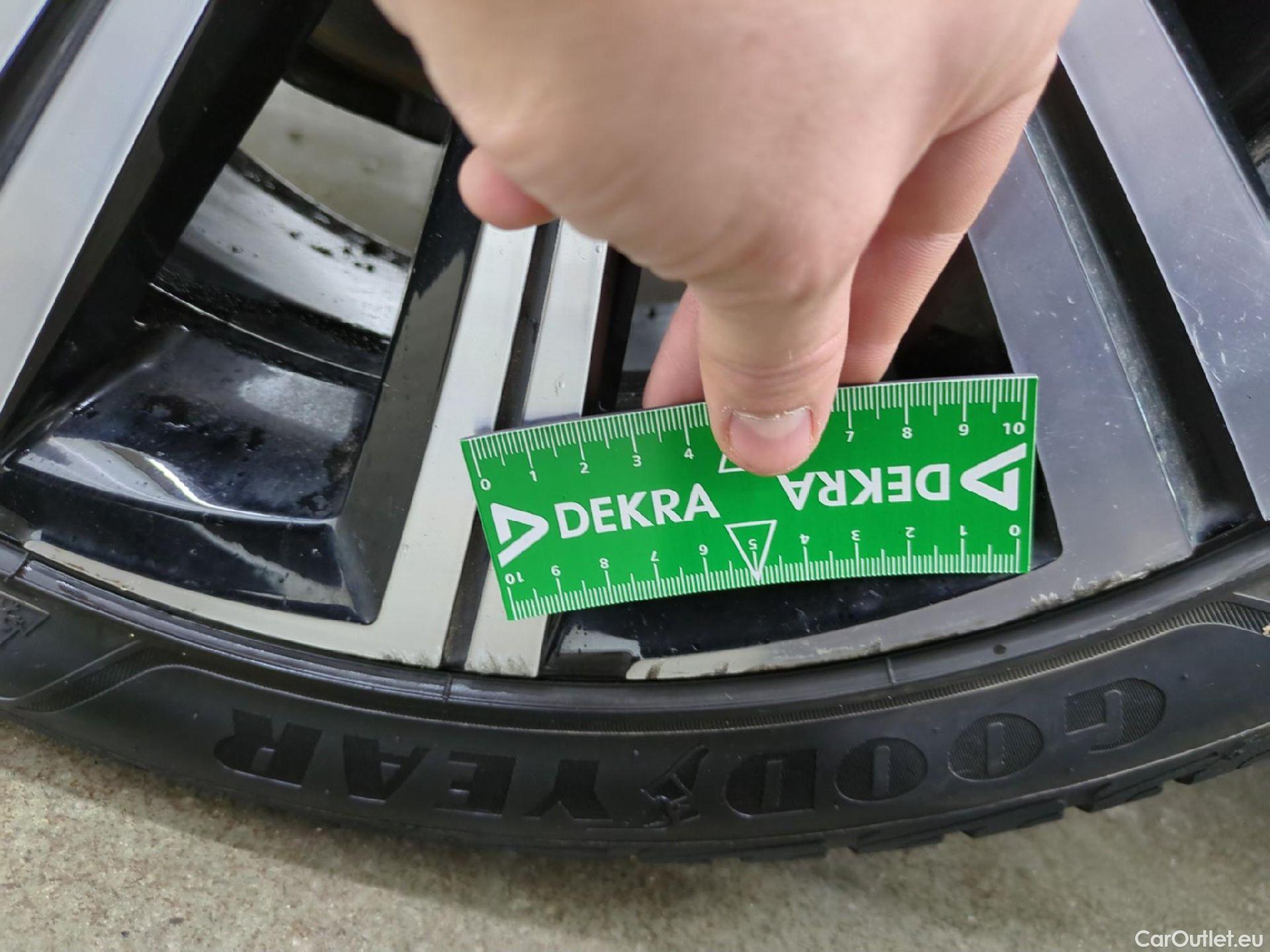  Toyota  Corolla TOYOTA  Touring Sports / 2018 / 5P / Break Hybride 122h Design #34