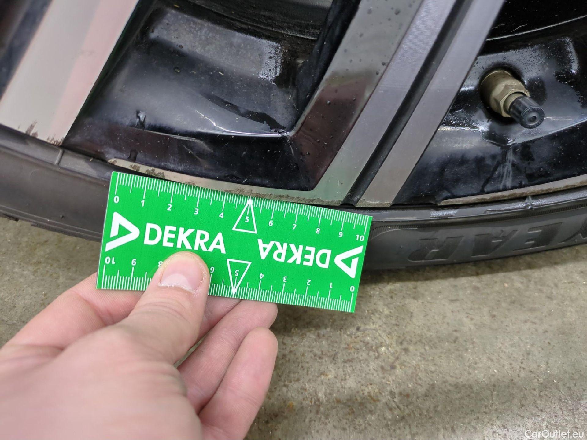  Toyota  Corolla TOYOTA  Touring Sports / 2018 / 5P / Break Hybride 122h Design #23