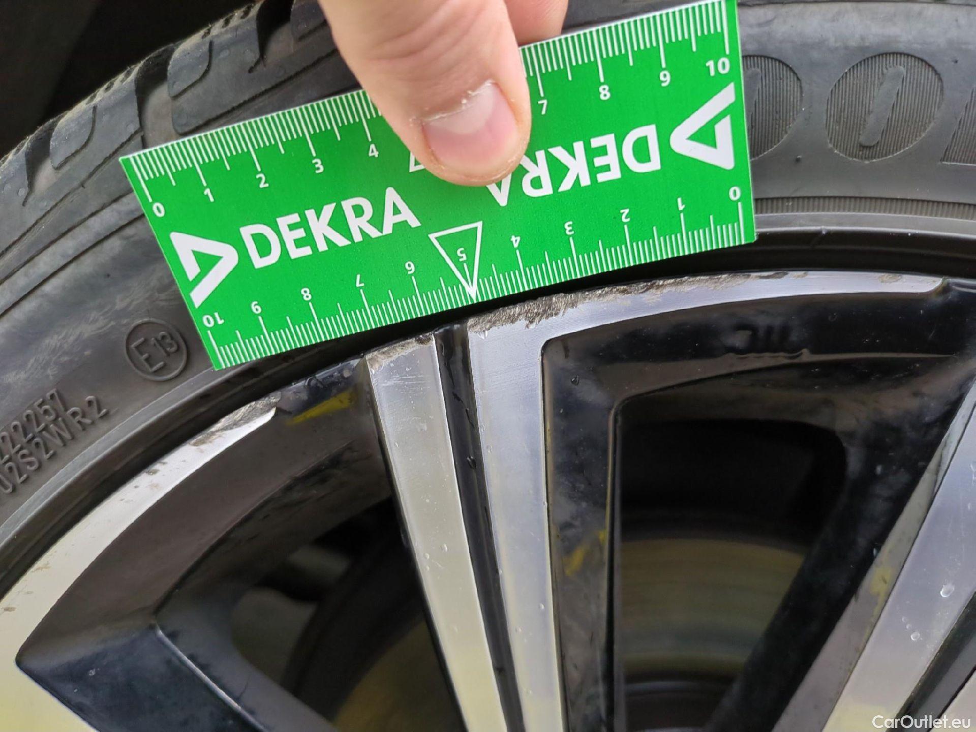  Toyota  Corolla TOYOTA  Touring Sports / 2018 / 5P / Break Hybride 122h Design #11