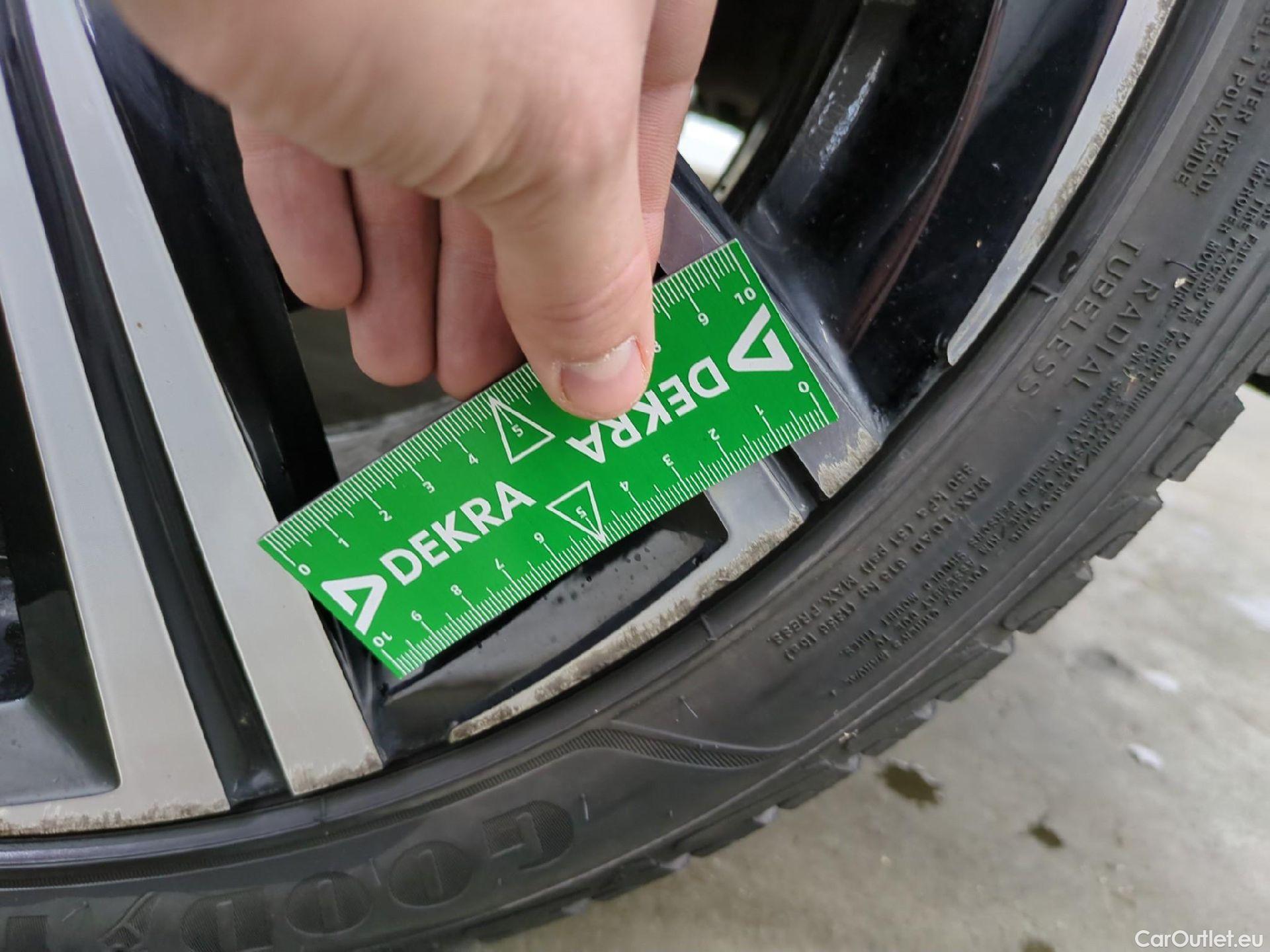  Toyota  Corolla TOYOTA  Touring Sports / 2018 / 5P / Break Hybride 122h Design #26