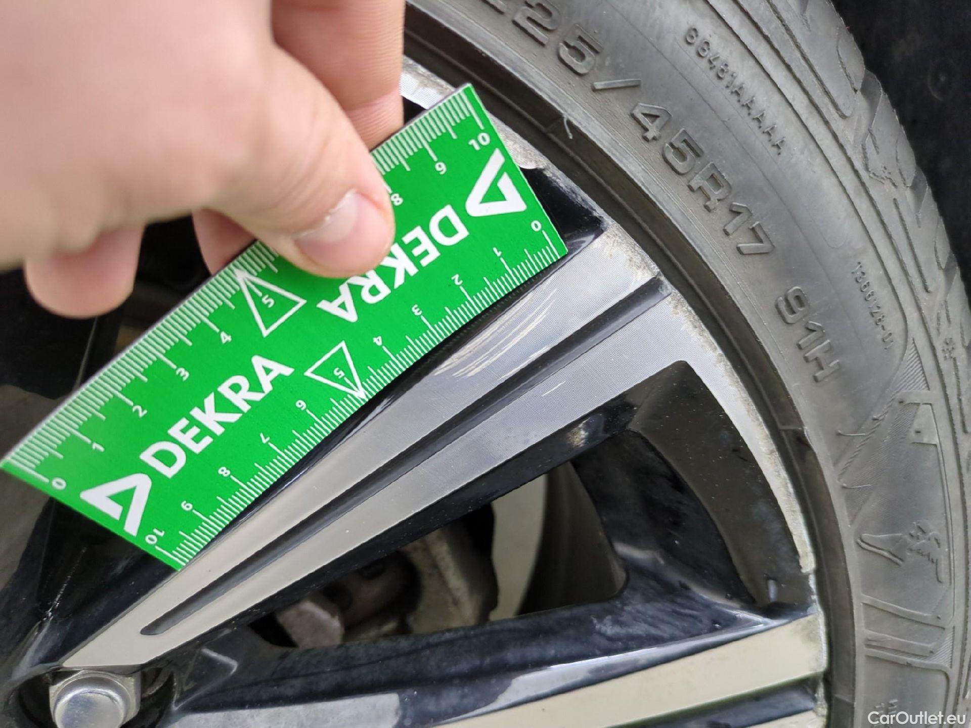  Toyota  Corolla TOYOTA  Touring Sports / 2018 / 5P / Break Hybride 122h Design #27