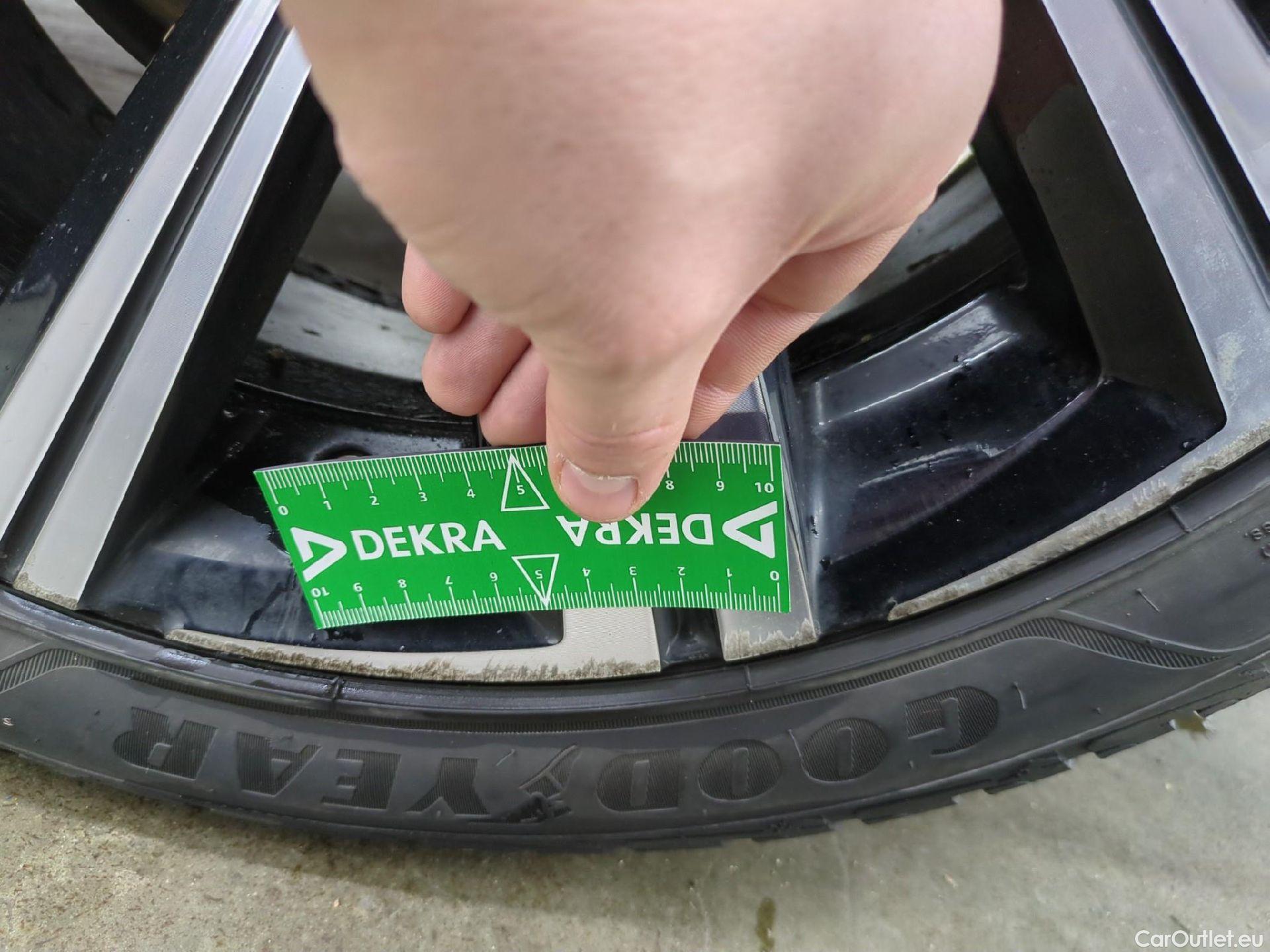  Toyota  Corolla TOYOTA  Touring Sports / 2018 / 5P / Break Hybride 122h Design #22