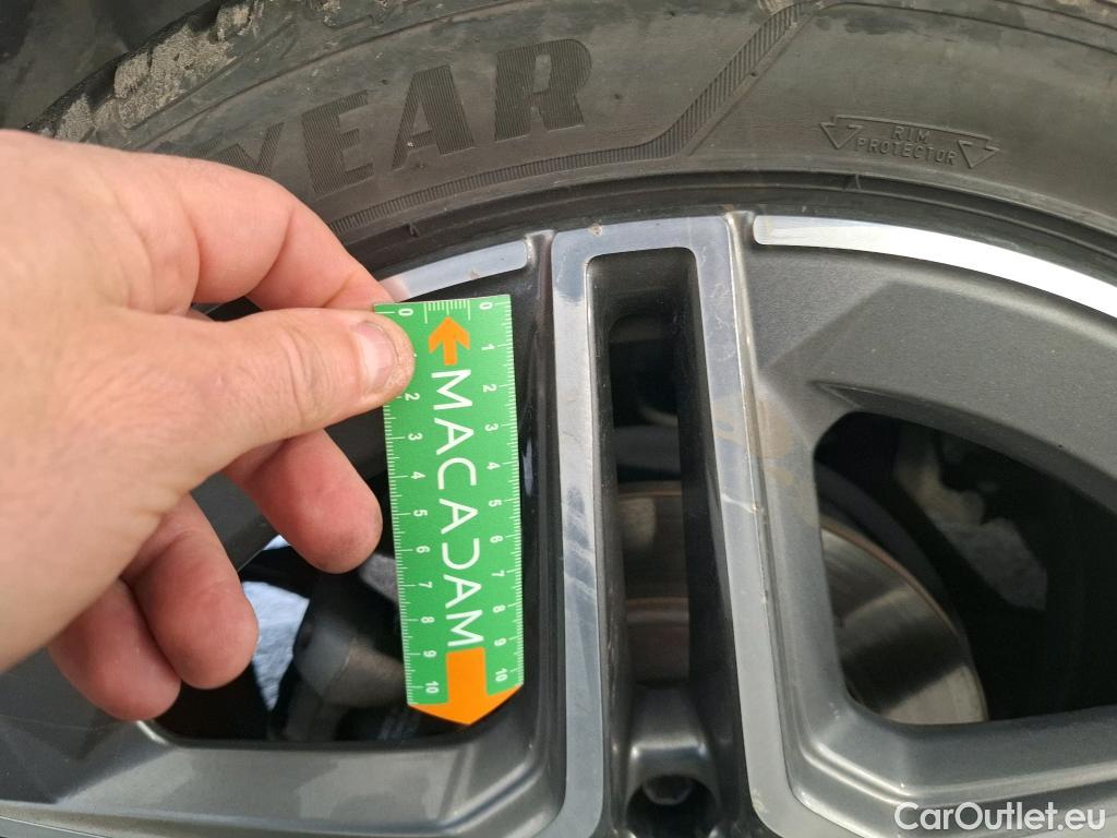  Mercedes  A-Klasse MERCEDES-BENZ Classe A Compact / 2018 / 5P / Berline A 200 d AMG Line 8G-DCT #2