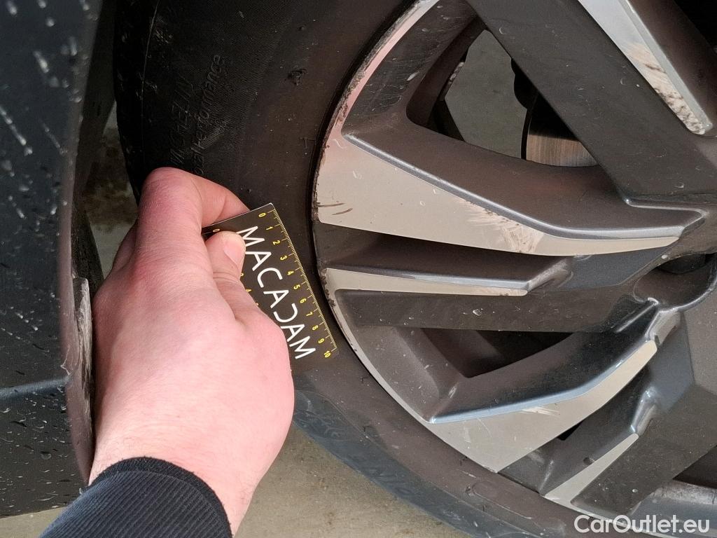  Peugeot  2008  Allure 1.2 80CV BVM5 E5 #27