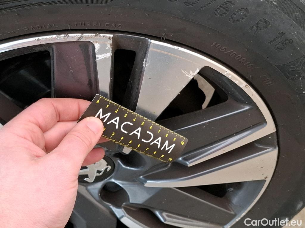  Peugeot  2008  Allure 1.2 80CV BVM5 E5 #26