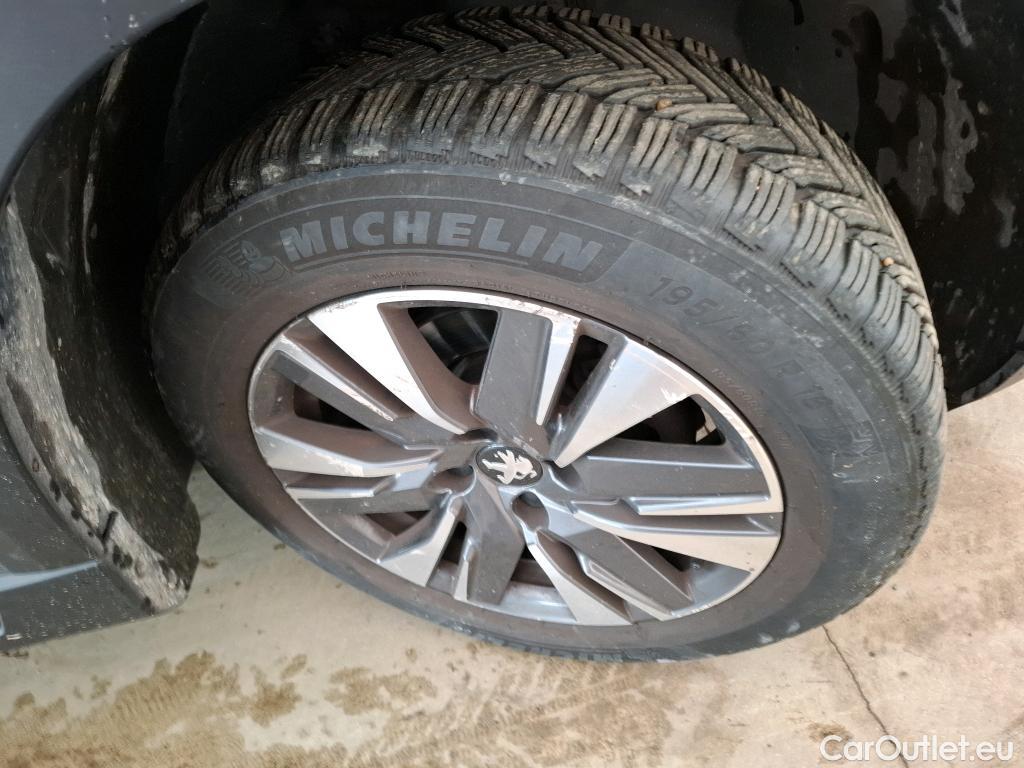  Peugeot  2008  Allure 1.2 80CV BVM5 E5 #6