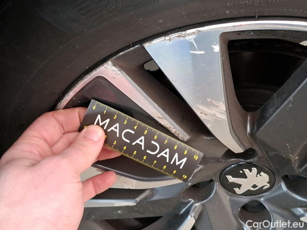  Peugeot  2008  Allure 1.2 80CV BVM5 E5 #25