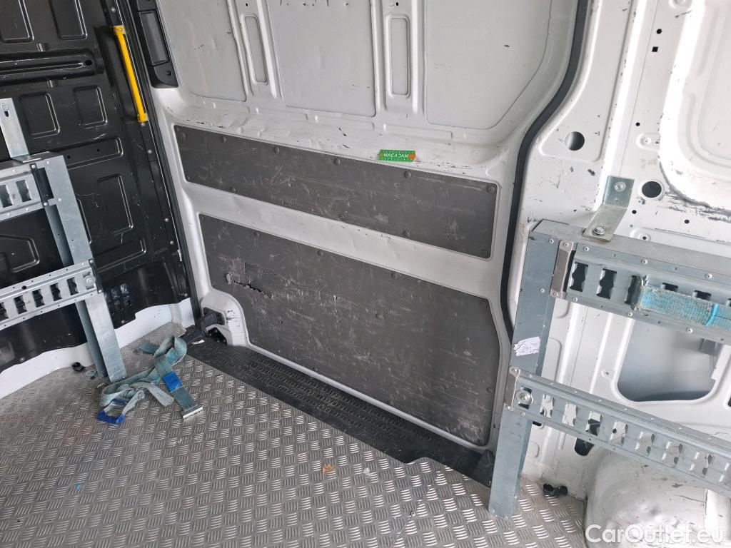  Volkswagen  Crafter VOLKSWAGEN  / 2017 / 4P / Fourgon tôlé 2.0TDI 140 30 L3H3 Business #93