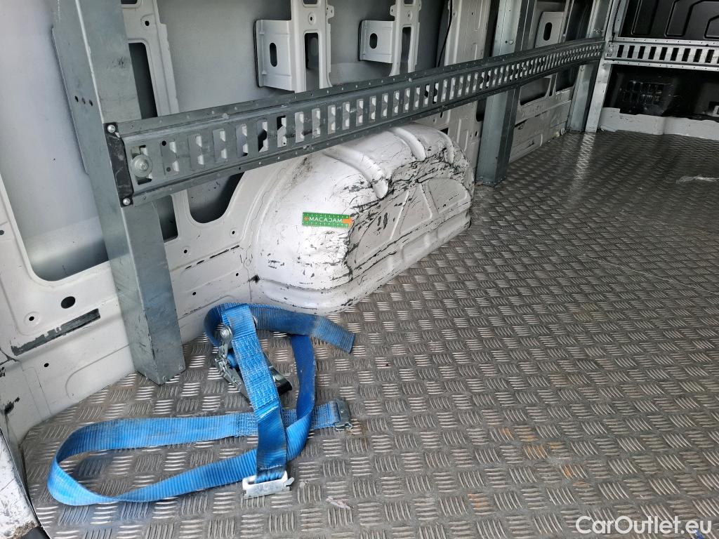  Volkswagen  Crafter VOLKSWAGEN  / 2017 / 4P / Fourgon tôlé 2.0TDI 140 30 L3H3 Business #123