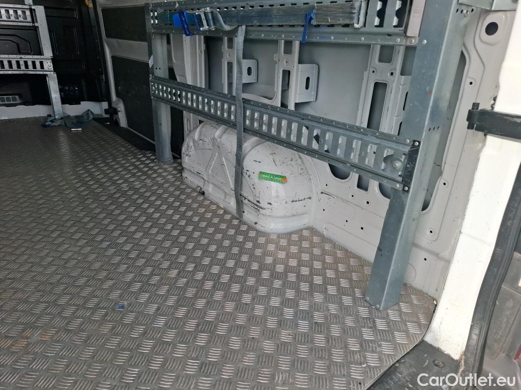  Volkswagen  Crafter VOLKSWAGEN  / 2017 / 4P / Fourgon tôlé 2.0TDI 140 30 L3H3 Business #125