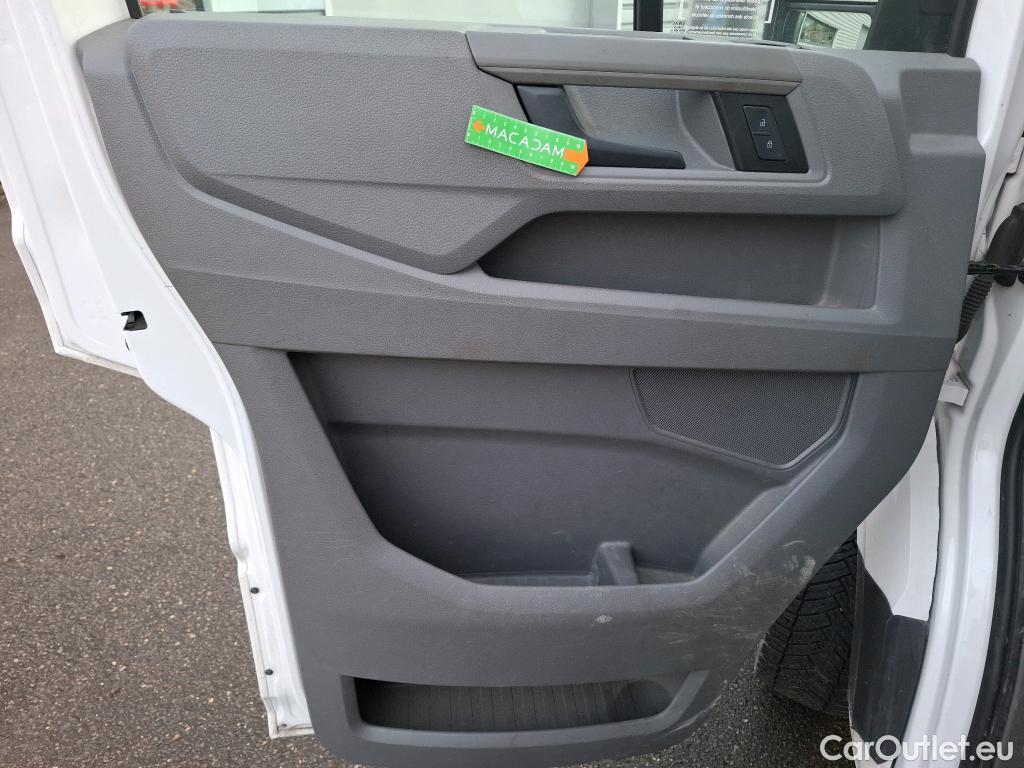  Volkswagen  Crafter  Fourgon Fourgon 35 mittlerer Radstand mit Hochdach FWD 2.0 140CV BVM6 #14