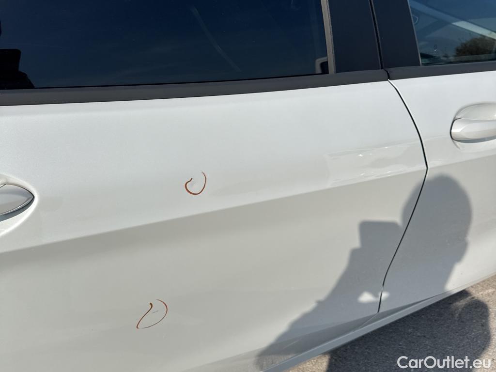  Bmw  Serie 1 BMW  / 2019 / 5P / berlina con portón 118i #3