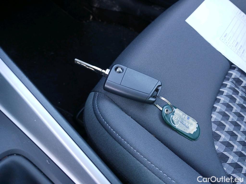  Audi  A1 Sportback AUDI A1 / 2018 / 5P / berlina con portón Sportback Adrenalin 30 TFSI 81kW S tron(SP) #4