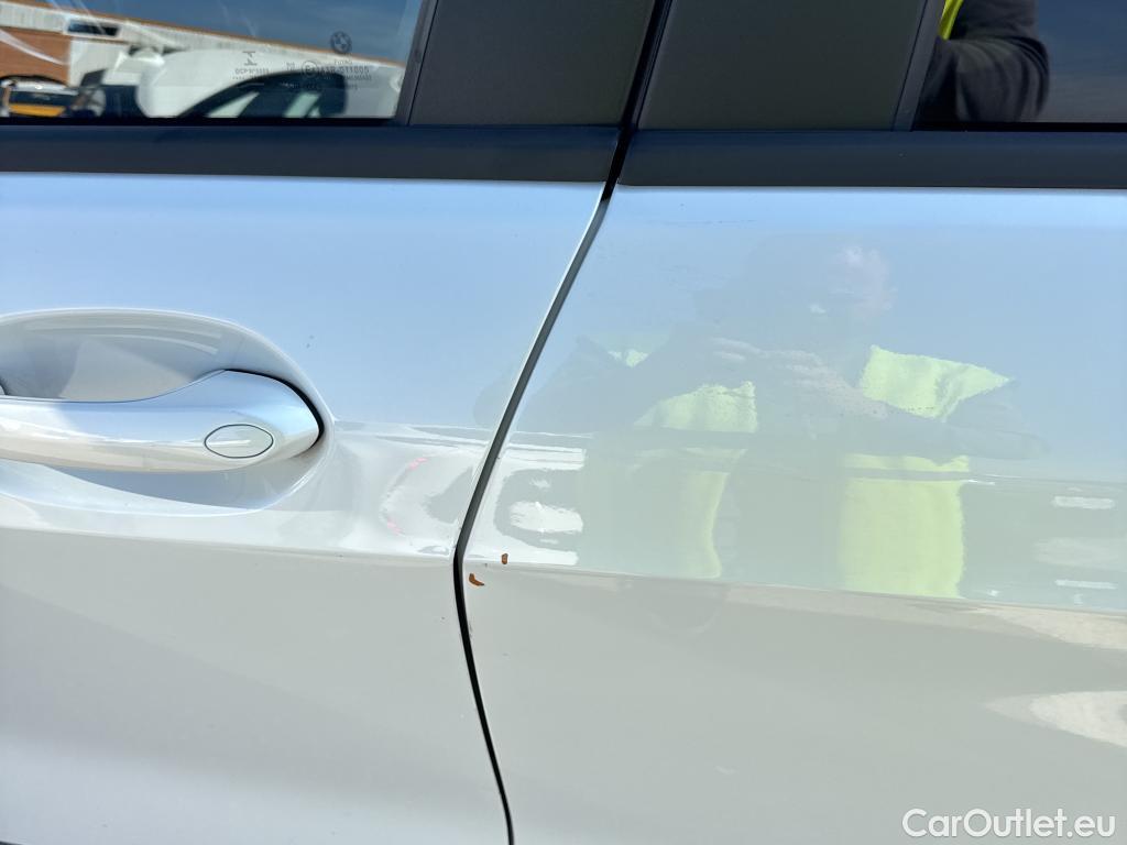  Bmw  Serie 1 BMW  / 2019 / 5P / berlina con portón 118i #24