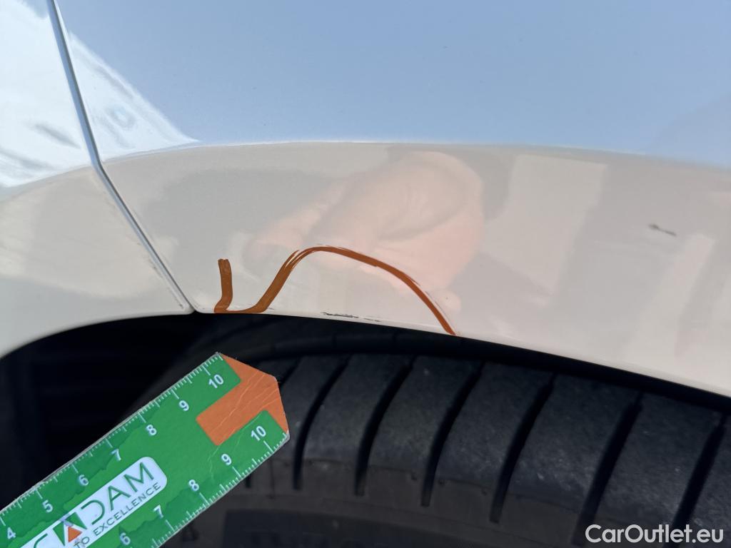  Bmw  Serie 1 BMW  / 2019 / 5P / berlina con portón 118i #23