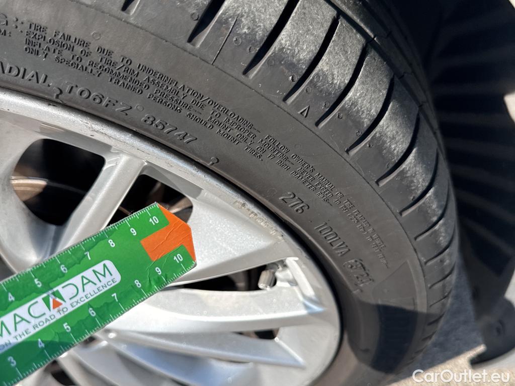  Bmw  Serie 1 BMW  / 2019 / 5P / berlina con portón 118i #15