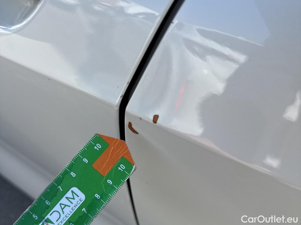  Bmw  Serie 1 BMW  / 2019 / 5P / berlina con portón 118i #25