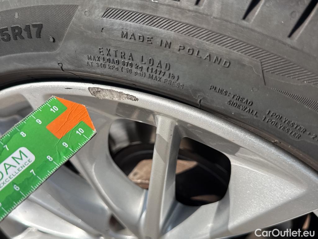  Bmw  Serie 1 BMW  / 2019 / 5P / berlina con portón 118i #13