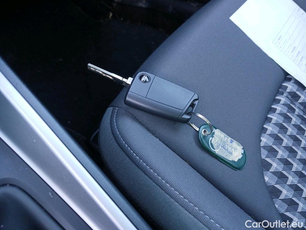  Audi  A1 Sportback AUDI A1 / 2018 / 5P / berlina con portón Sportback Adrenalin 30 TFSI 81kW S tron(SP) #3