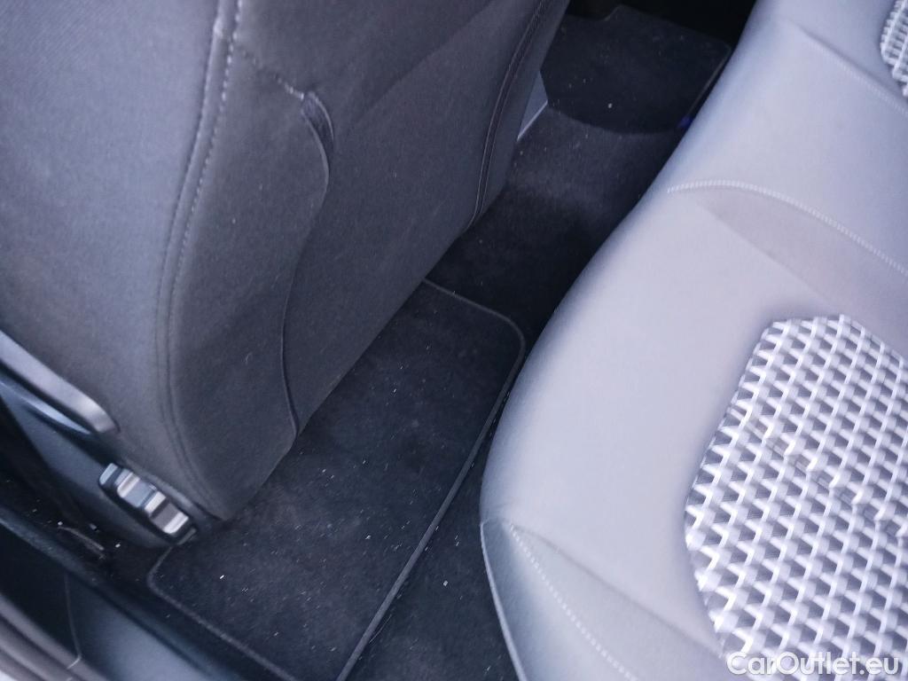  Audi  A1 Sportback AUDI A1 / 2018 / 5P / berlina con portón Sportback Adrenalin 30 TFSI 81kW S tron(SP) #18