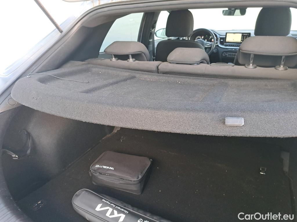  KIA  XCeed KIA  / 2022 / 5P / todoterreno 1.5 MHEV GT-line 118kW (160CV) DCT #15