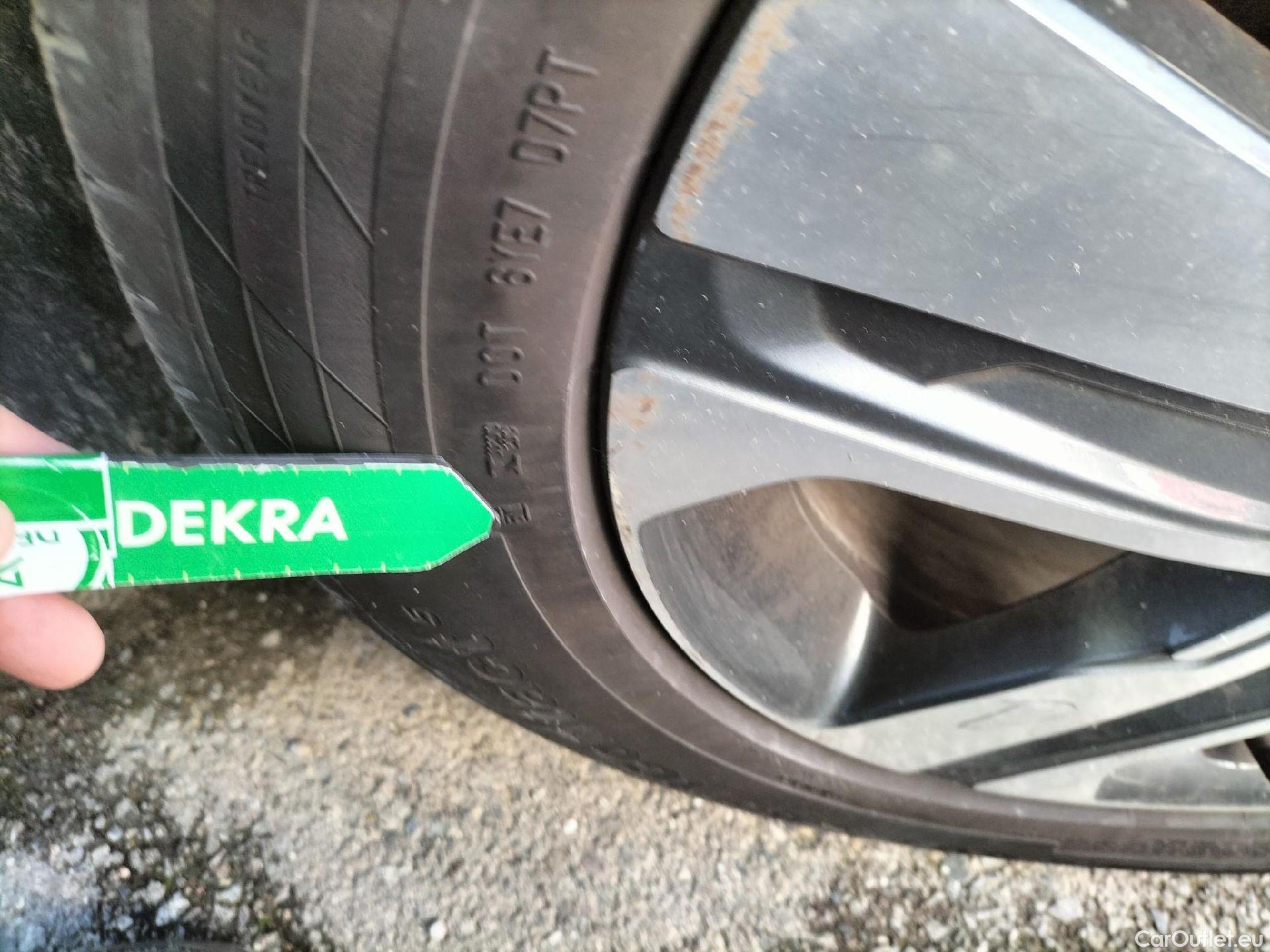  KIA  Sorento KIA  / 2020 / 5P / todoterreno 1.6 T-GDi PHEV Emotion 4x4 7pl P.Luxury #51