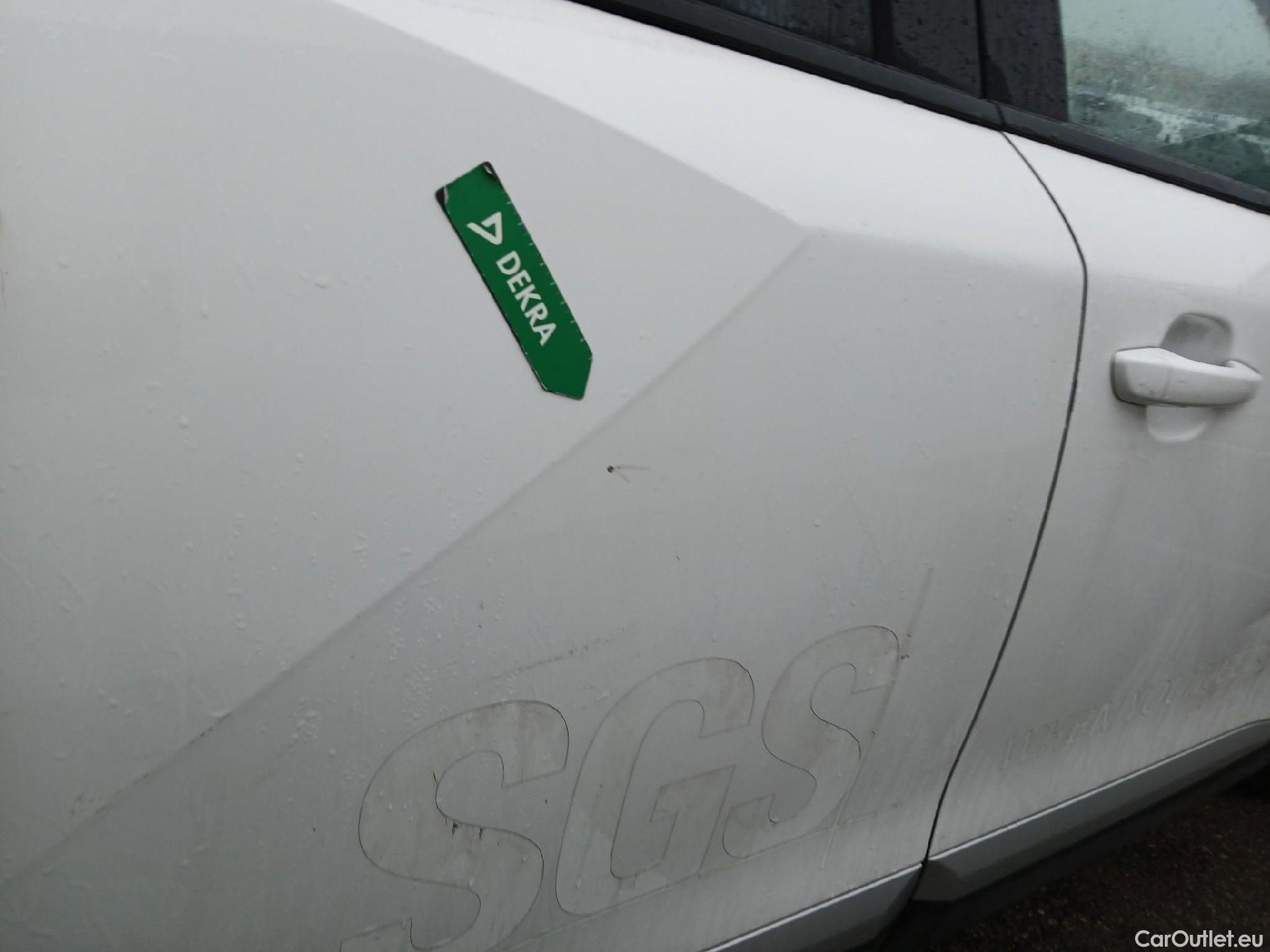  Peugeot  2008 PEUGEOT  / 2019 / 5P / todoterreno Allure BlueHDI 81kW (110CV) #21