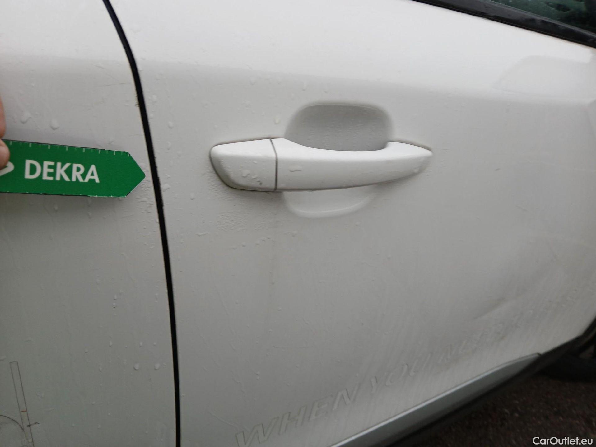  Peugeot  2008 PEUGEOT  / 2019 / 5P / todoterreno Allure BlueHDI 81kW (110CV) #23