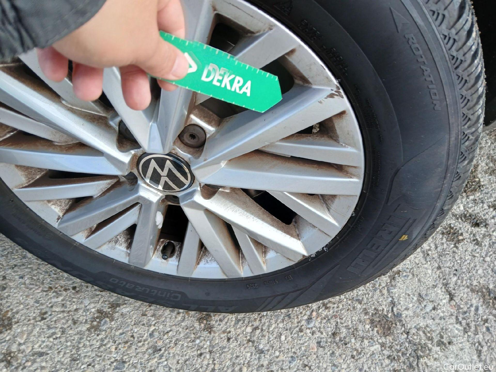  Volkswagen  T-ROC VOLKSWAGEN  / 2017 / 5P / todoterreno Edition 1.0 TSI 85kW (115CV) #13