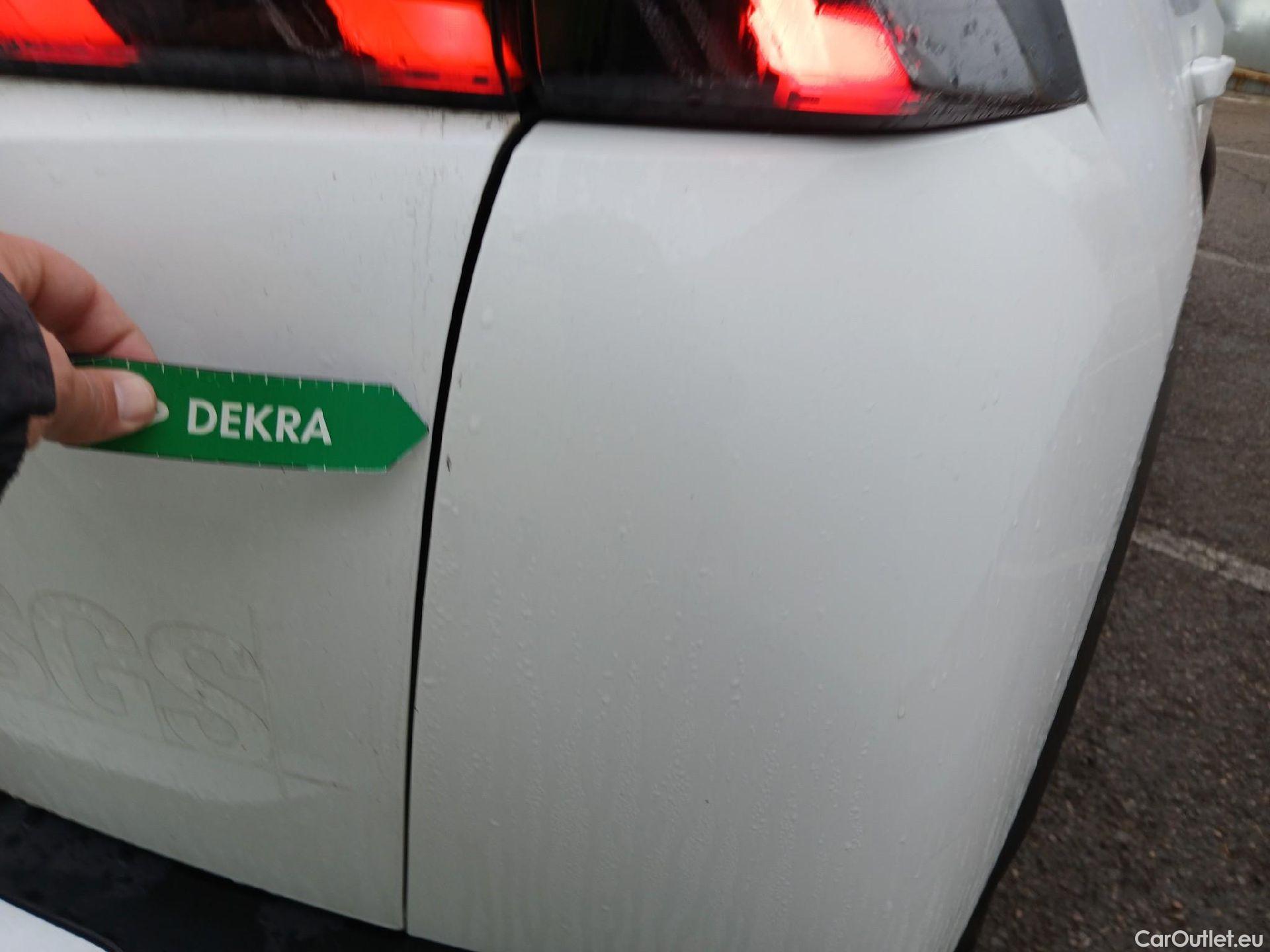  Peugeot  2008 PEUGEOT  / 2019 / 5P / todoterreno Allure BlueHDI 81kW (110CV) #19