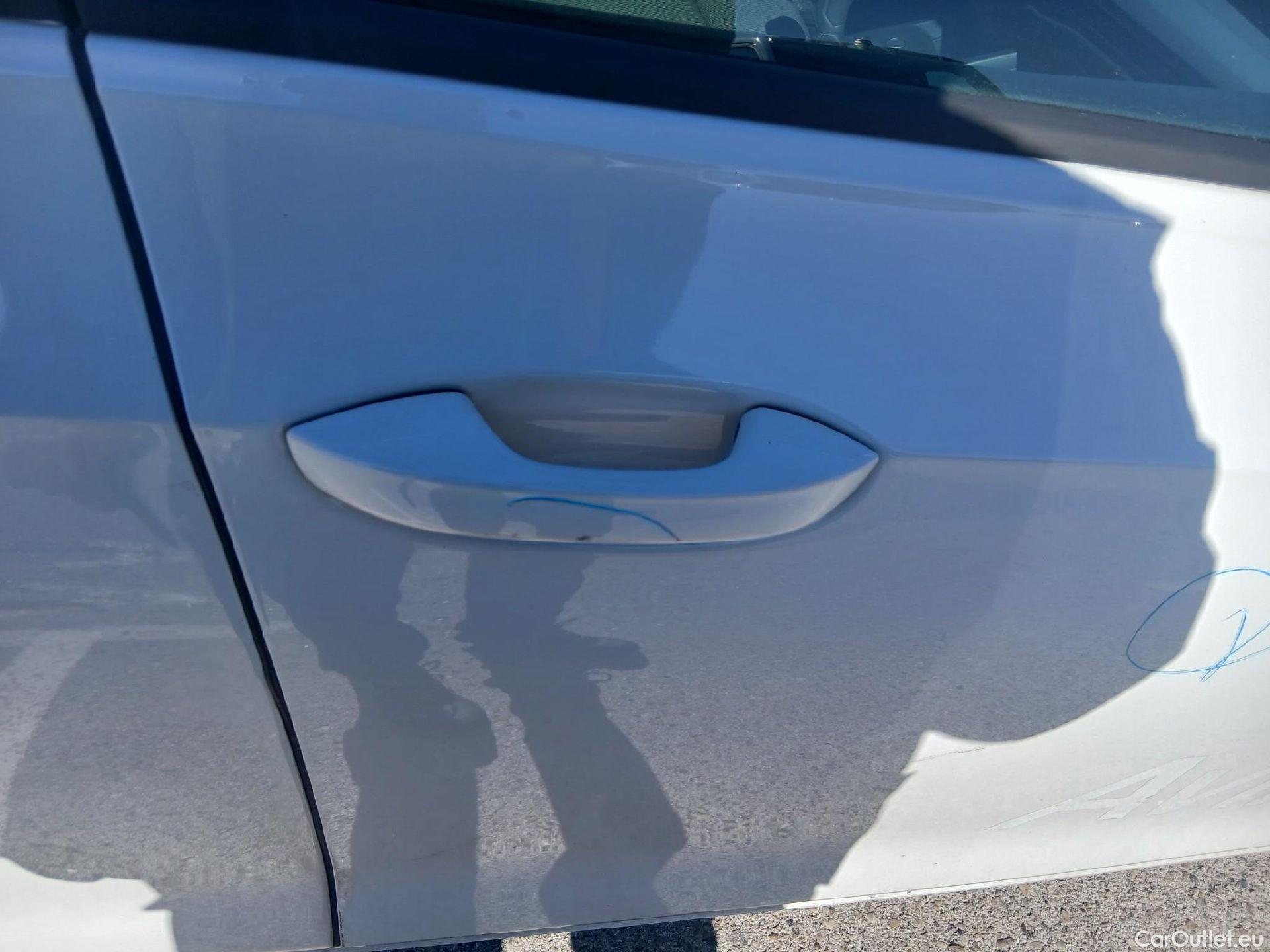  Volkswagen  Golf  VOLKSWAGEN / 2020 / 5P / berlina con portón 2.0 TDI 85kW (115CV) #27