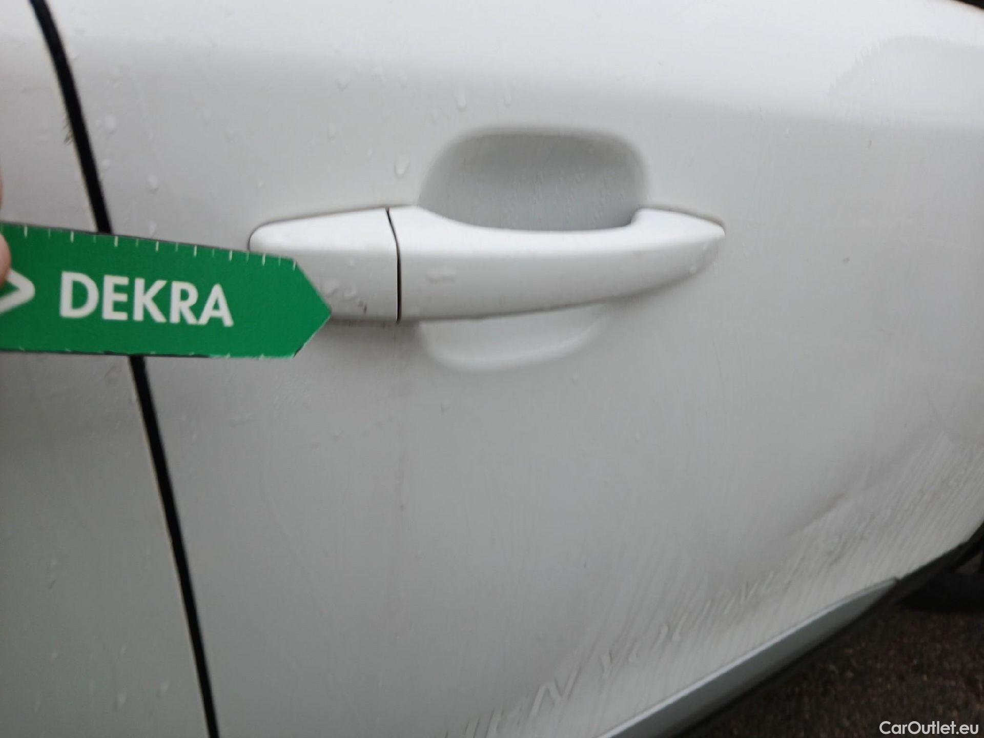  Peugeot  2008 PEUGEOT  / 2019 / 5P / todoterreno Allure BlueHDI 81kW (110CV) #26