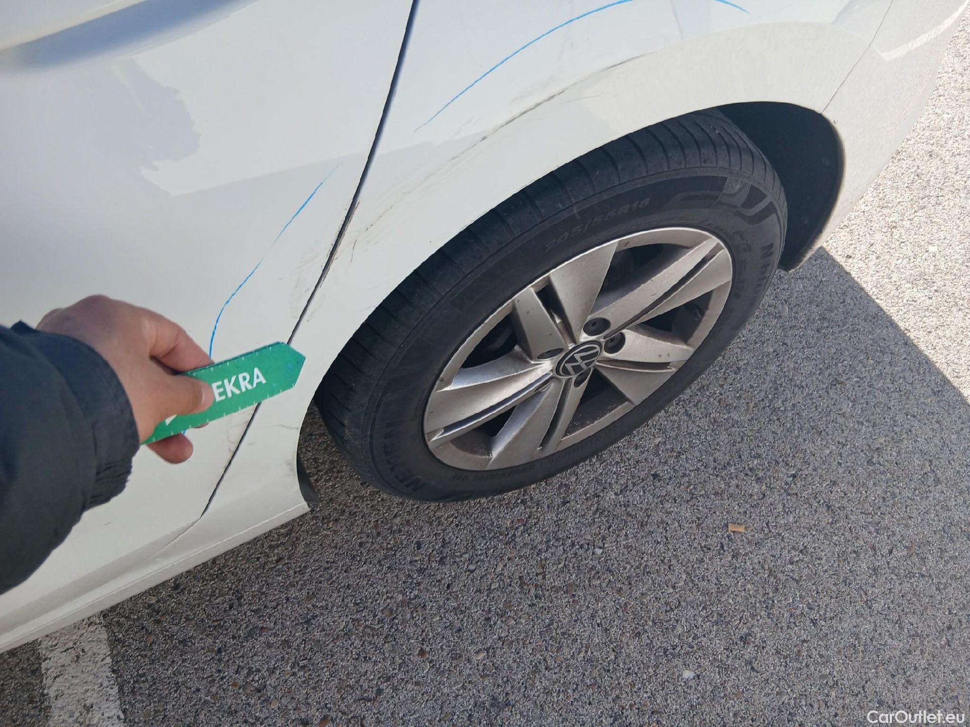  Volkswagen  Golf  VOLKSWAGEN / 2020 / 5P / berlina con portón 2.0 TDI 85kW (115CV) #16