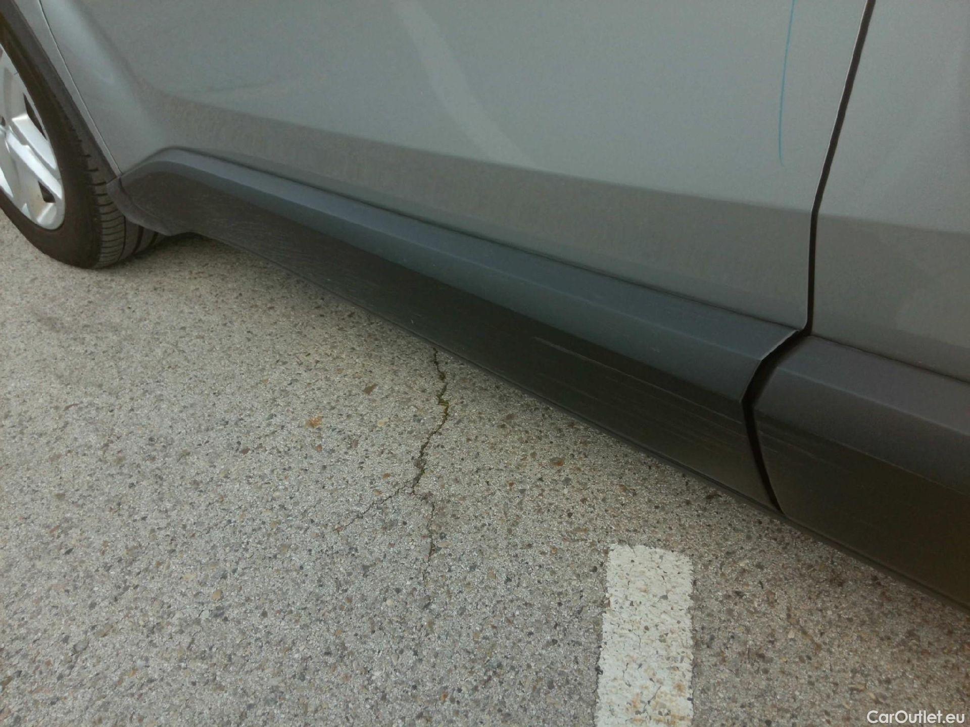  Toyota  C-HR TOYOTA  / 2019 / 5P / todoterreno 1.8 125H Active #25