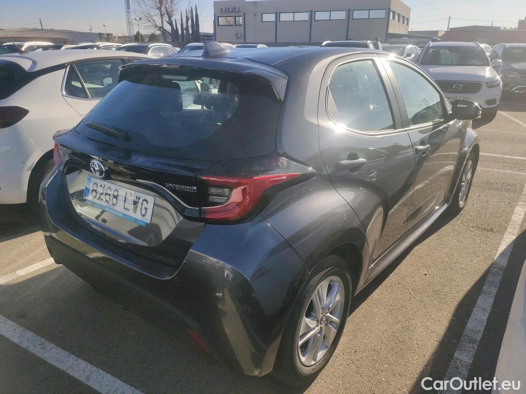  Toyota  Yaris TOYOTA  / 2020 / 5P / berlina con portón 1.5 120H Active Tech #18