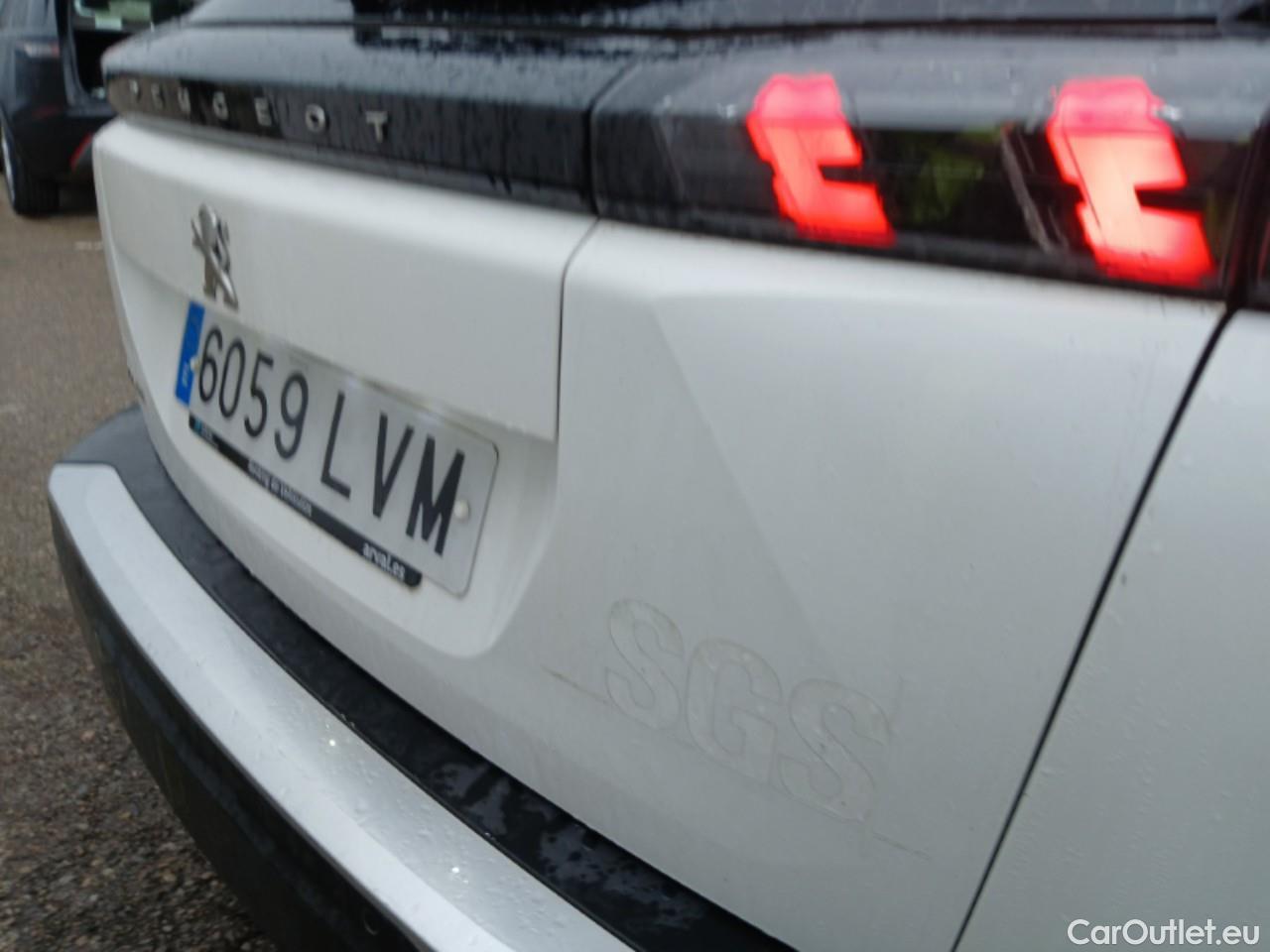  Peugeot  2008 PEUGEOT  / 2019 / 5P / todoterreno Allure BlueHDI 81kW (110CV) #17