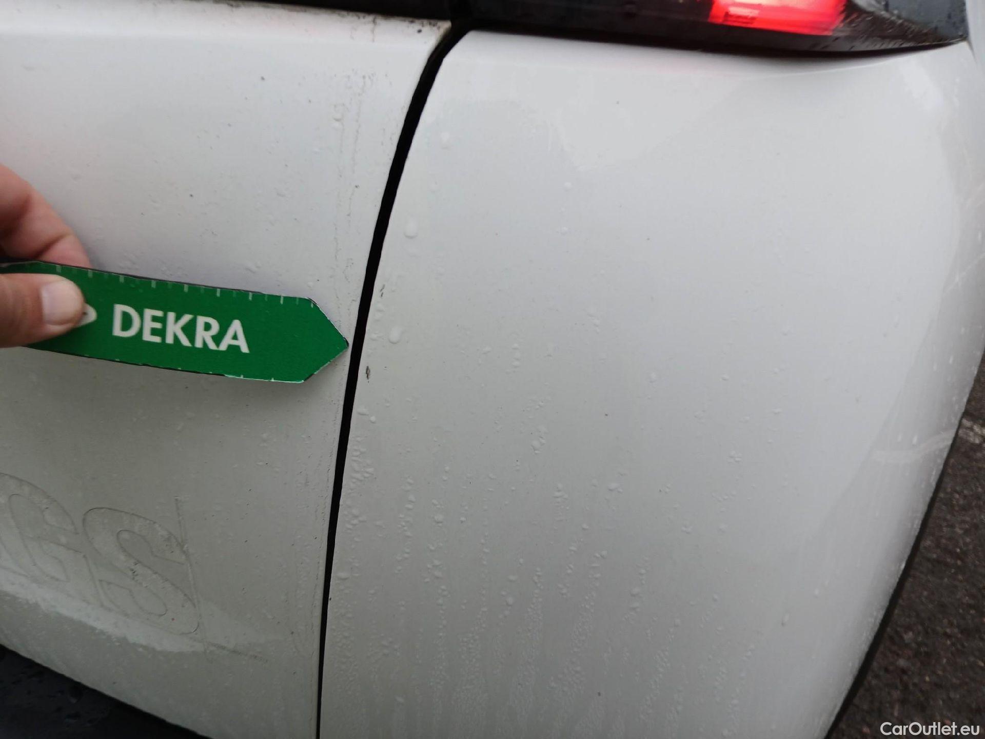  Peugeot  2008 PEUGEOT  / 2019 / 5P / todoterreno Allure BlueHDI 81kW (110CV) #18